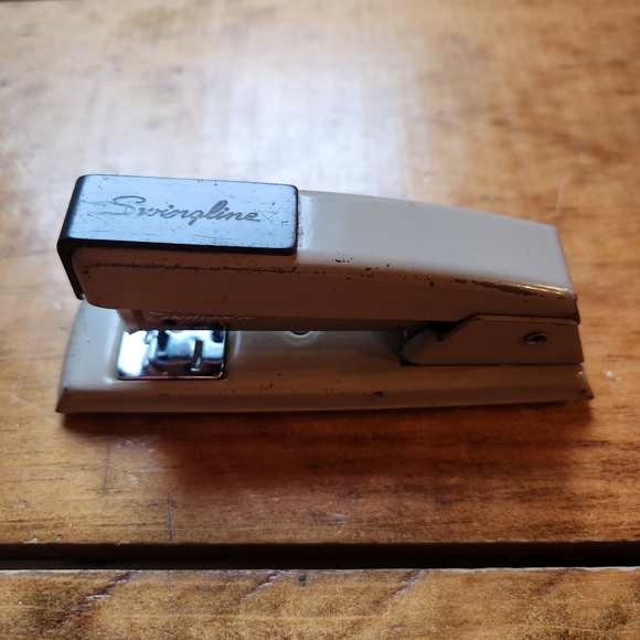 Vintage Swingline Model 711 5" Mini Stapler-Tan - Picture 2 of 8